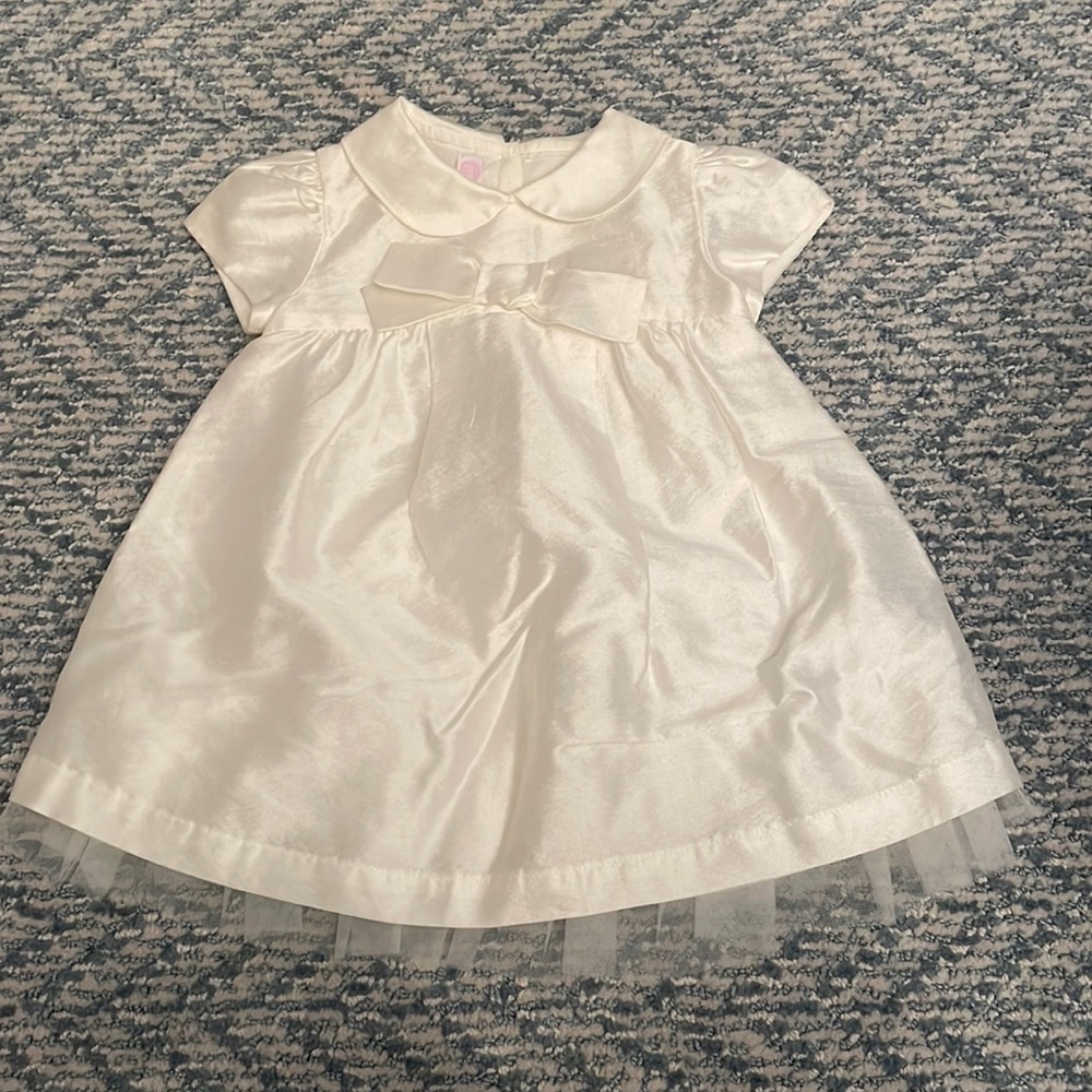 Special Day Size 6M Ivory White wedding dress. Peter Pan collar. Button closure